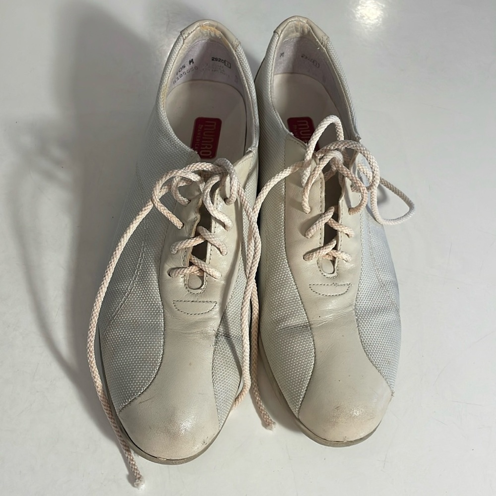 Munro American Cream Leather Latex Walking Shoes